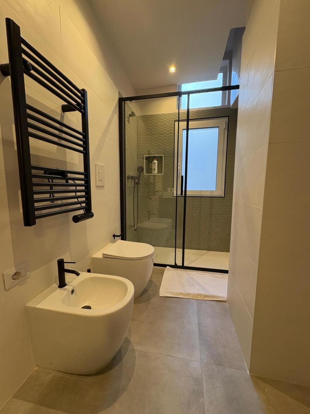 Art N Shelter Apartament Bari Luaran gambar
